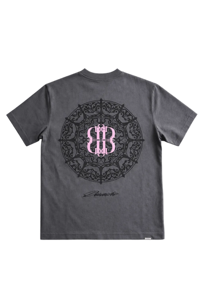 DOSA CHE Medallion Signature Tee - 808 SECRETS