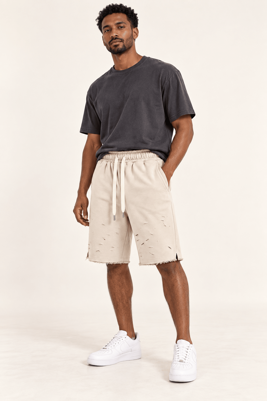 Scattered Distress Shorts – ברמודה עם קרעים קטנים - 808 SECRETS