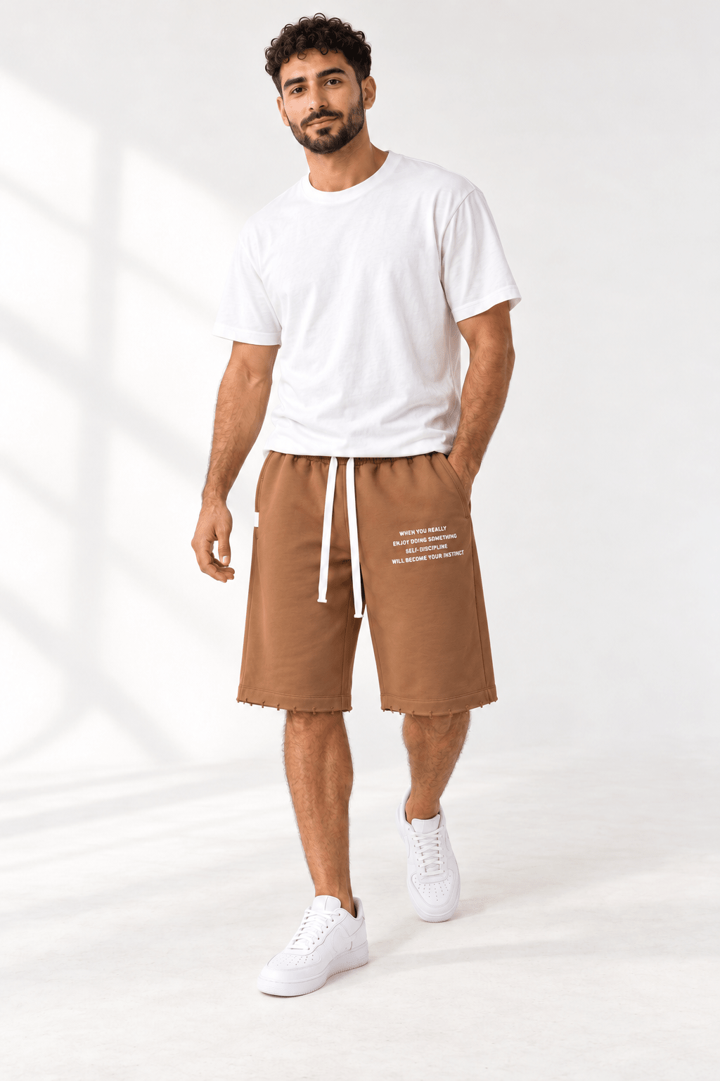 Statement Shorts – ברמודה חומה עם כיתוב - 808 SECRETS