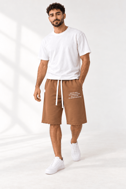 Statement Shorts – ברמודה חומה עם כיתוב - 808 SECRETS